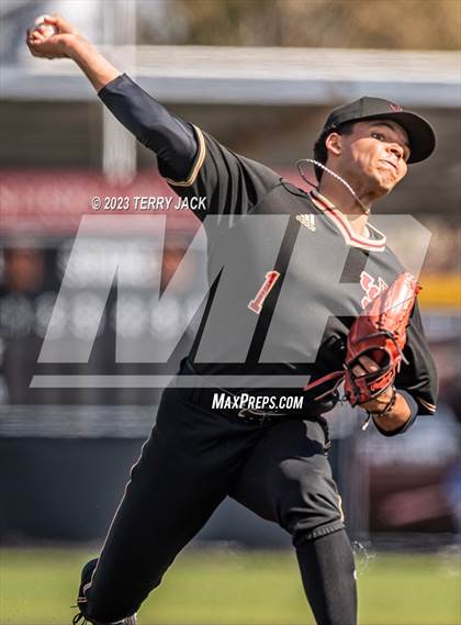 Thumbnail 2 in JSerra Catholic @ Servite photogallery.