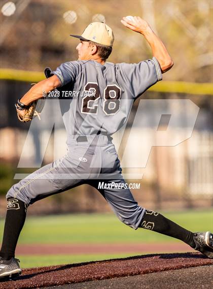 Thumbnail 2 in JSerra Catholic @ Servite photogallery.