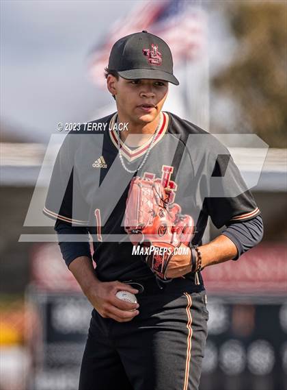Thumbnail 3 in JSerra Catholic @ Servite photogallery.