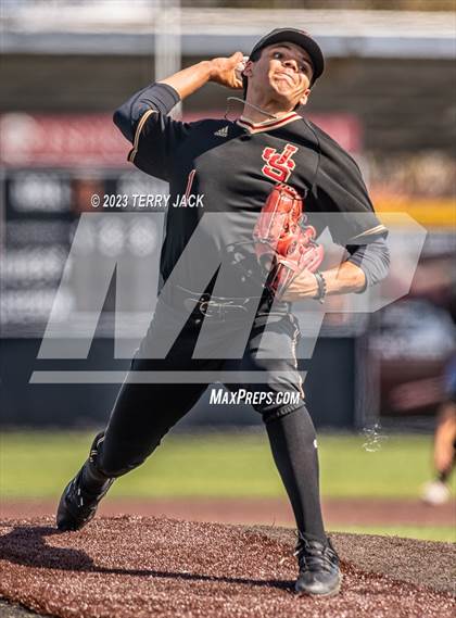 Thumbnail 2 in JSerra Catholic @ Servite photogallery.
