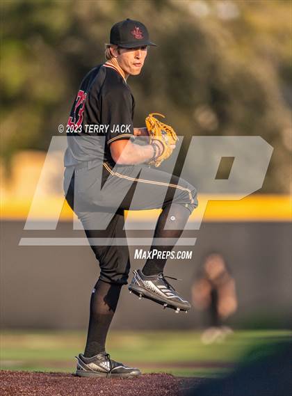Thumbnail 2 in JSerra Catholic @ Servite photogallery.