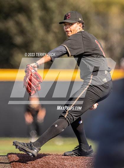 Thumbnail 2 in JSerra Catholic @ Servite photogallery.