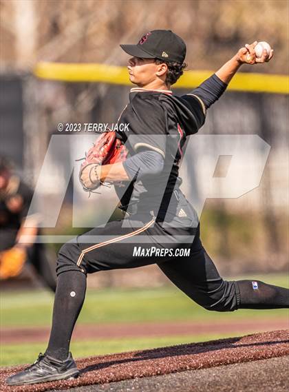Thumbnail 3 in JSerra Catholic @ Servite photogallery.