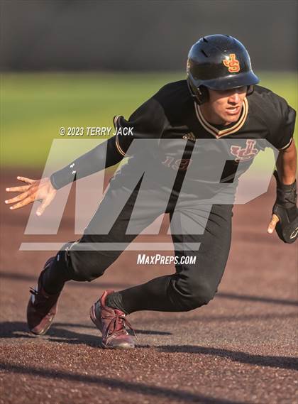 Thumbnail 2 in JSerra Catholic @ Servite photogallery.