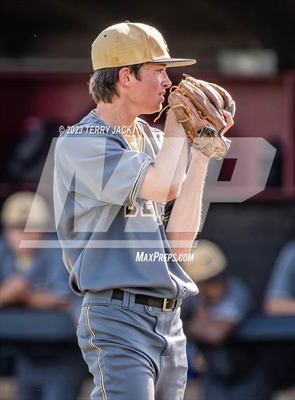 Thumbnail 2 in JSerra Catholic @ Servite photogallery.