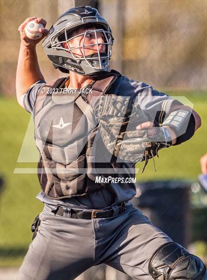 Thumbnail 2 in JSerra Catholic @ Servite photogallery.