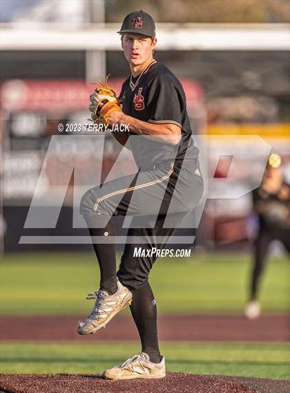 Thumbnail 3 in JSerra Catholic @ Servite photogallery.
