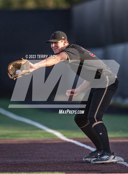 Thumbnail 3 in JSerra Catholic @ Servite photogallery.