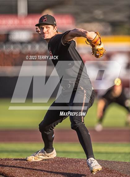 Thumbnail 1 in JSerra Catholic @ Servite photogallery.
