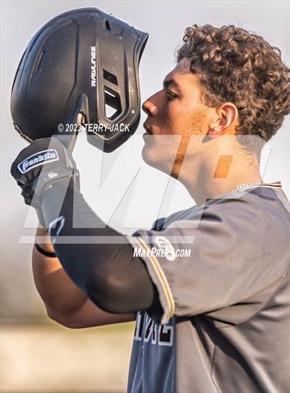 Thumbnail 3 in JSerra Catholic @ Servite photogallery.
