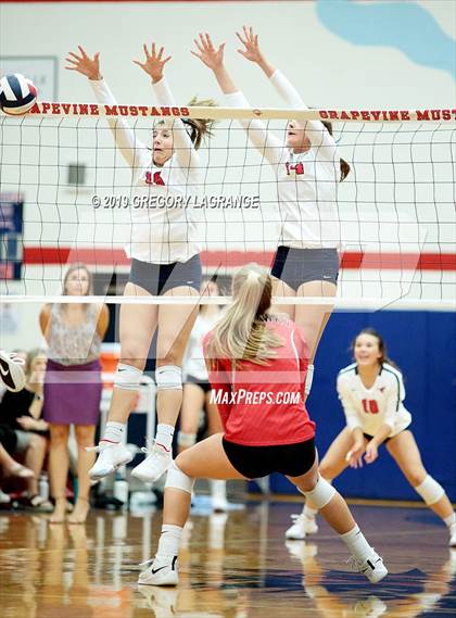 Thumbnail 2 in Liberty vs Grapevine photogallery.