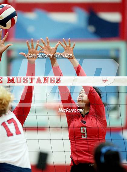 Thumbnail 2 in Liberty vs Grapevine photogallery.