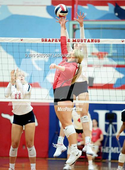 Thumbnail 2 in Liberty vs Grapevine photogallery.