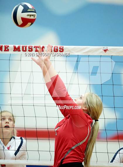 Thumbnail 2 in Liberty vs Grapevine photogallery.