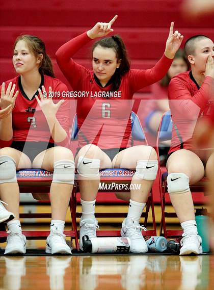 Thumbnail 3 in Liberty vs Grapevine photogallery.