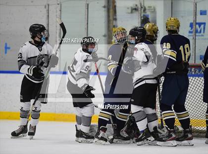 Thumbnail 2 in Notre Dame Catholic @ Xavier photogallery.