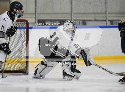 Thumbnail 1 in Notre Dame Catholic @ Xavier photogallery.