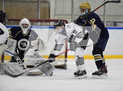 Thumbnail 1 in Notre Dame Catholic @ Xavier photogallery.