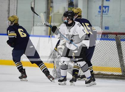 Thumbnail 1 in Notre Dame Catholic @ Xavier photogallery.