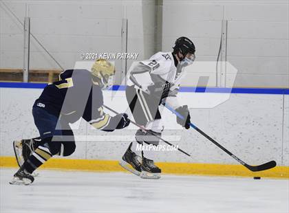 Thumbnail 3 in Notre Dame Catholic @ Xavier photogallery.