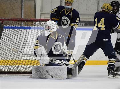 Thumbnail 2 in Notre Dame Catholic @ Xavier photogallery.