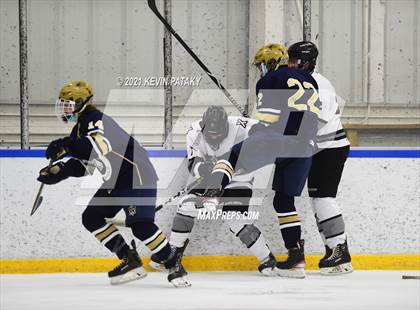 Thumbnail 2 in Notre Dame Catholic @ Xavier photogallery.