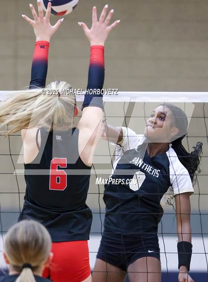 Thumbnail 3 in Lake Highlands @ Plano East (UIL 6A D1 Area Playoff) photogallery.