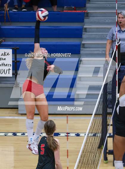 Thumbnail 3 in Lake Highlands @ Plano East (UIL 6A D1 Area Playoff) photogallery.