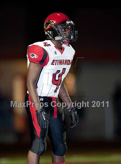 Thumbnail 3 in Etiwanda vs. Summit photogallery.