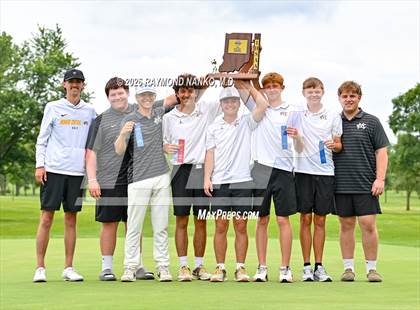 Thumbnail 1 in IHSAA Section 19 Final photogallery.