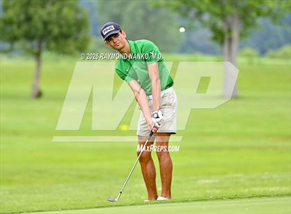 Thumbnail 2 in IHSAA Section 19 Final photogallery.