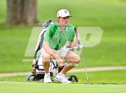 Thumbnail 1 in IHSAA Section 19 Final photogallery.