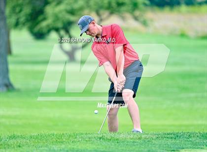 Thumbnail 3 in IHSAA Section 19 Final photogallery.
