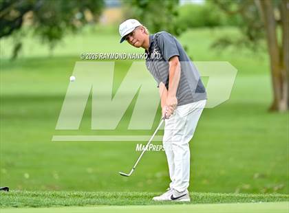 Thumbnail 1 in IHSAA Section 19 Final photogallery.