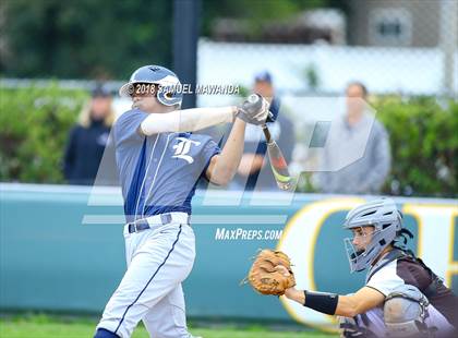 Thumbnail 3 in Loyola @ Crespi photogallery.