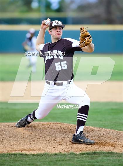 Thumbnail 3 in Loyola @ Crespi photogallery.
