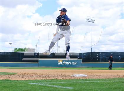Thumbnail 3 in Loyola @ Crespi photogallery.
