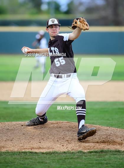 Thumbnail 2 in Loyola @ Crespi photogallery.