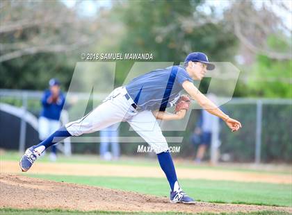 Thumbnail 2 in Loyola @ Crespi photogallery.