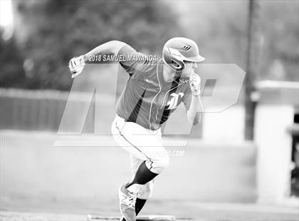 Thumbnail 3 in Loyola @ Crespi photogallery.