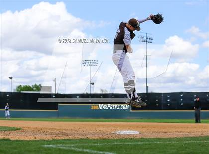 Thumbnail 2 in Loyola @ Crespi photogallery.