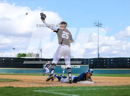 Thumbnail 2 in Loyola @ Crespi photogallery.