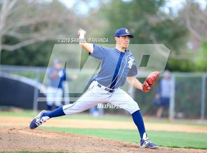 Thumbnail 3 in Loyola @ Crespi photogallery.