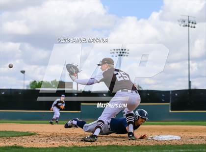Thumbnail 2 in Loyola @ Crespi photogallery.