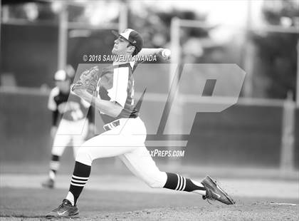 Thumbnail 3 in Loyola @ Crespi photogallery.