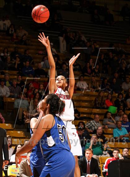Thumbnail 3 in Regis Jesuit vs. Grandview (CHSAA 5A Final Four) photogallery.