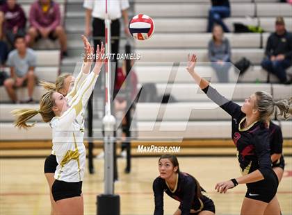 Thumbnail 1 in Arapahoe @ Ponderosa photogallery.