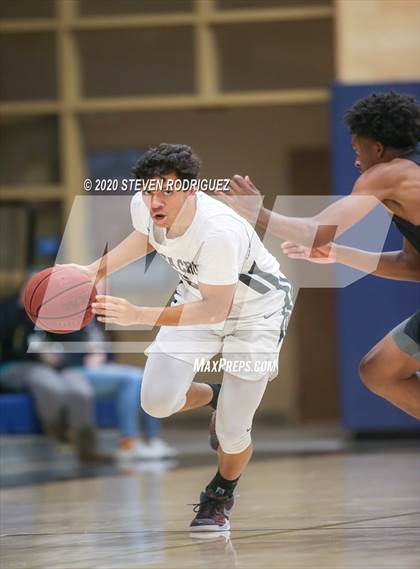 Thumbnail 2 in Sacramento vs. Santa Cruz photogallery.