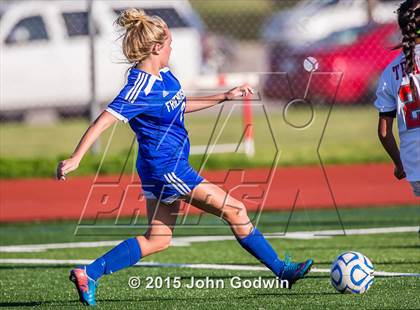 Thumbnail 3 in Friendswood vs Fort Bend Travis (UIL Region III Bidistrict) photogallery.