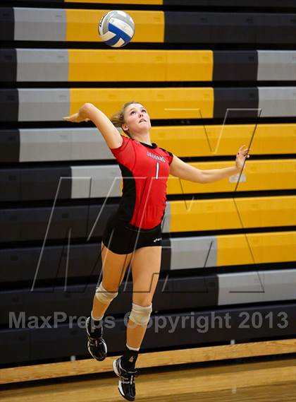 Thumbnail 3 in Blue Valley Southwest vs. Blue Valley West photogallery.
